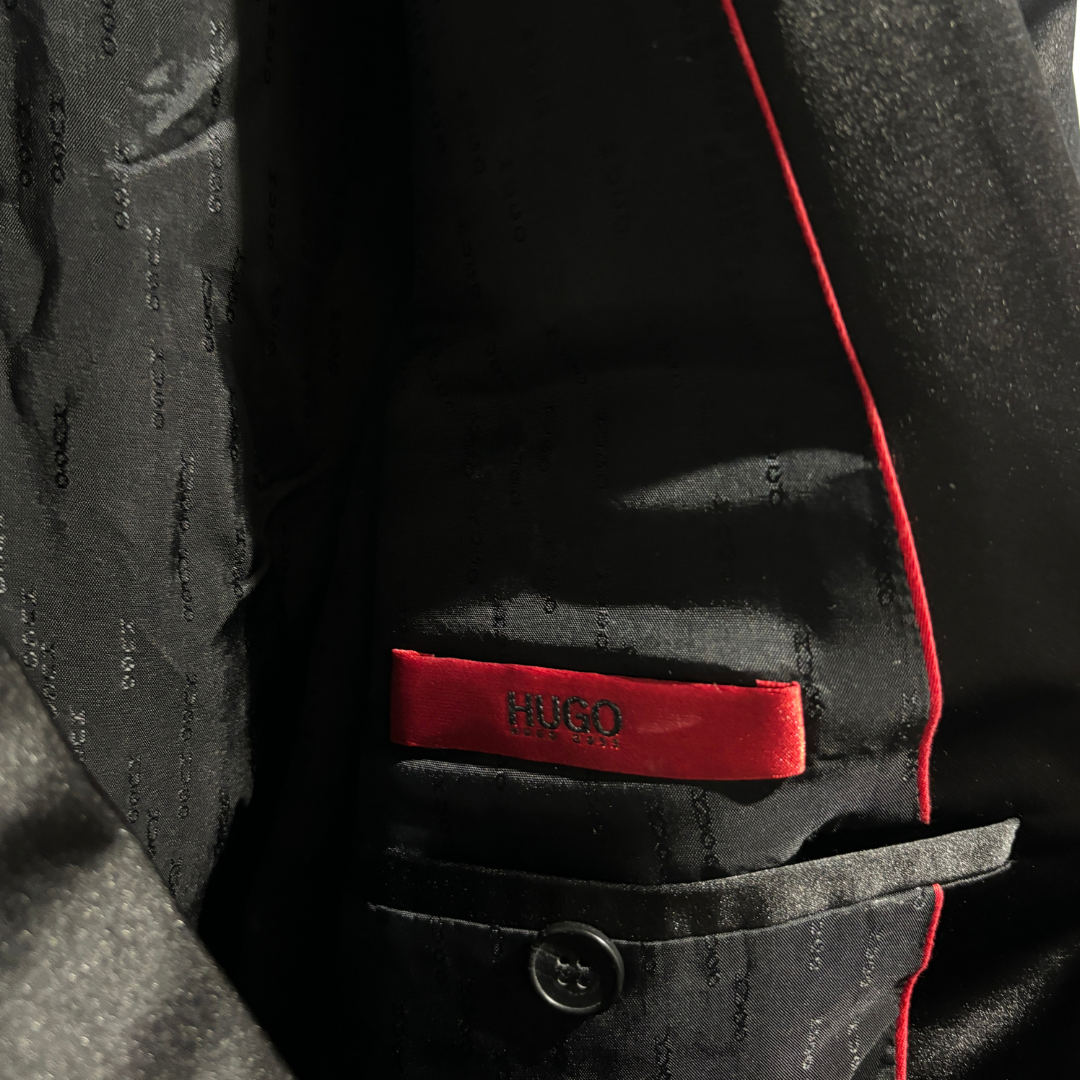 Hugo Boss zwart satijnen blazer 52- van SelectedwithLove.nl
