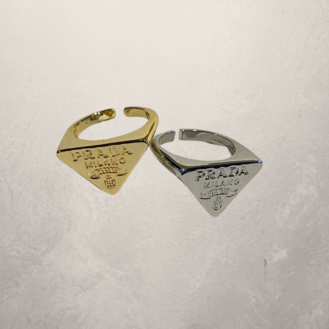 *Replica* Prada verzilverde verstelbare driehoekige logo ring OS