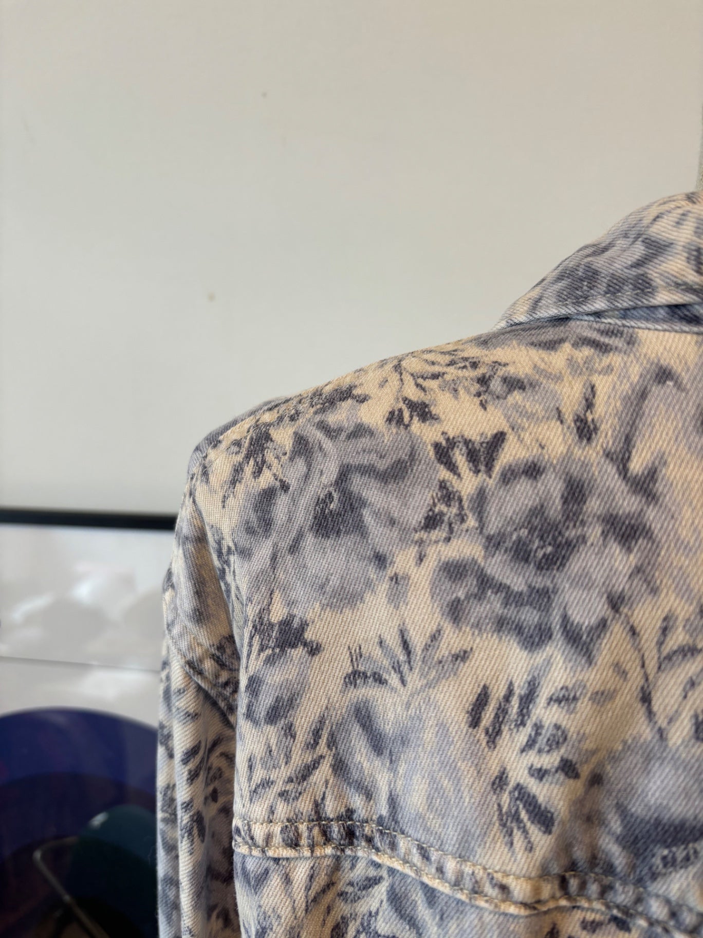 Levi's light blue floral print ls shirt XS
