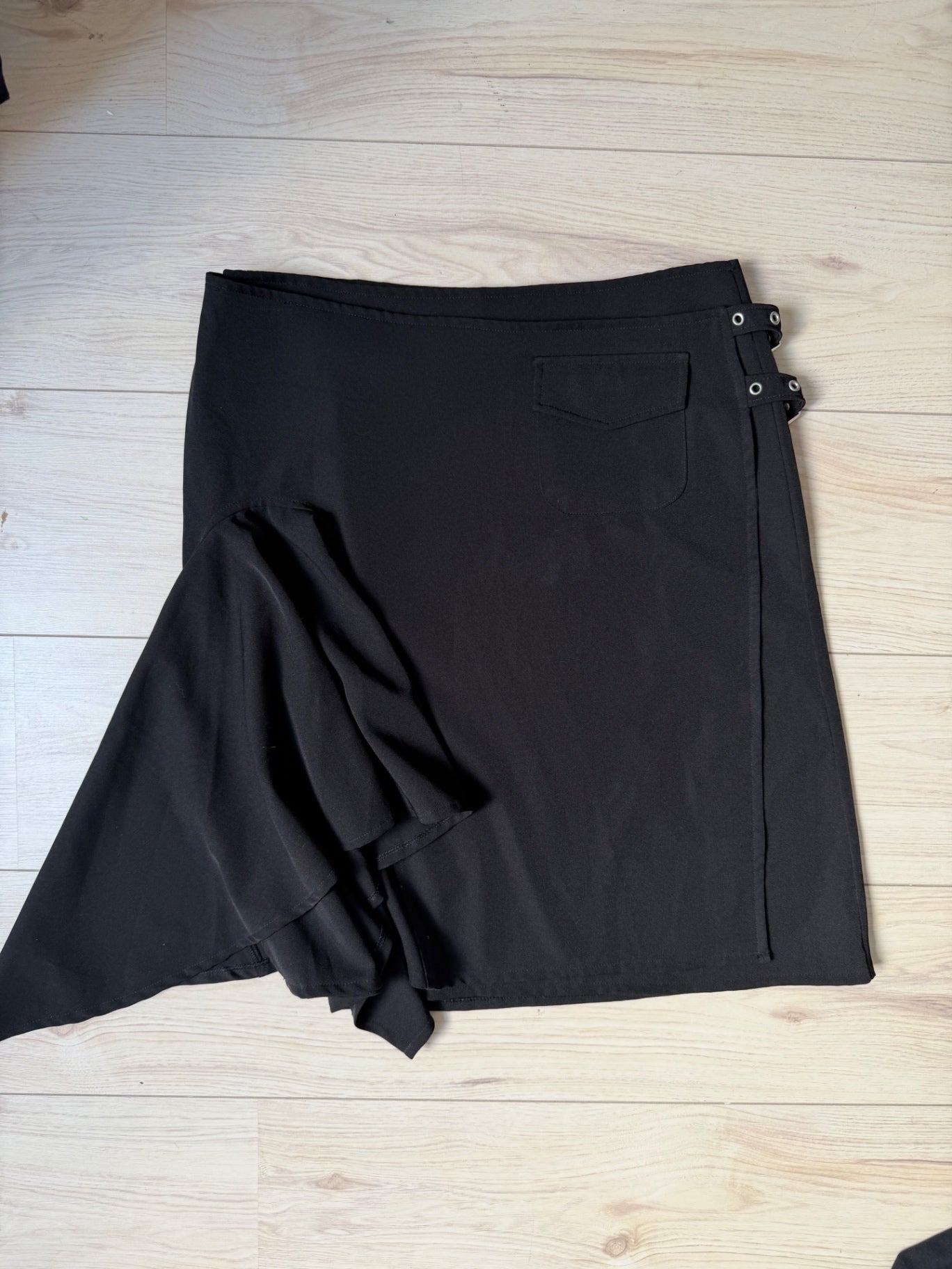 Ici et Maintenant Black assymetric skirt L
