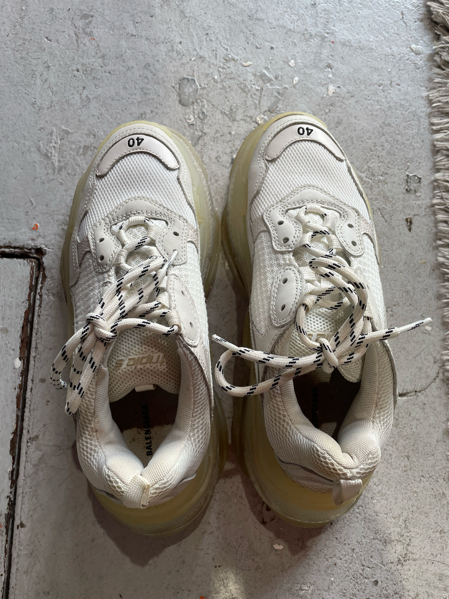 Balenciaga triple S clear sole beige collectie sneakers 40