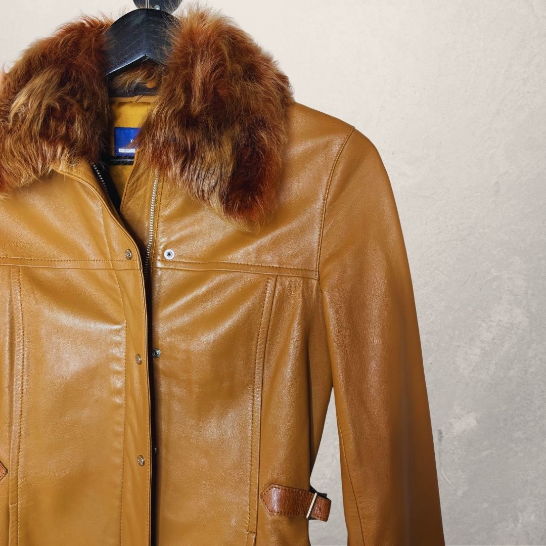 Burberry karamelbruin leren jack met bontkraag, getailleerd, maat XS/S