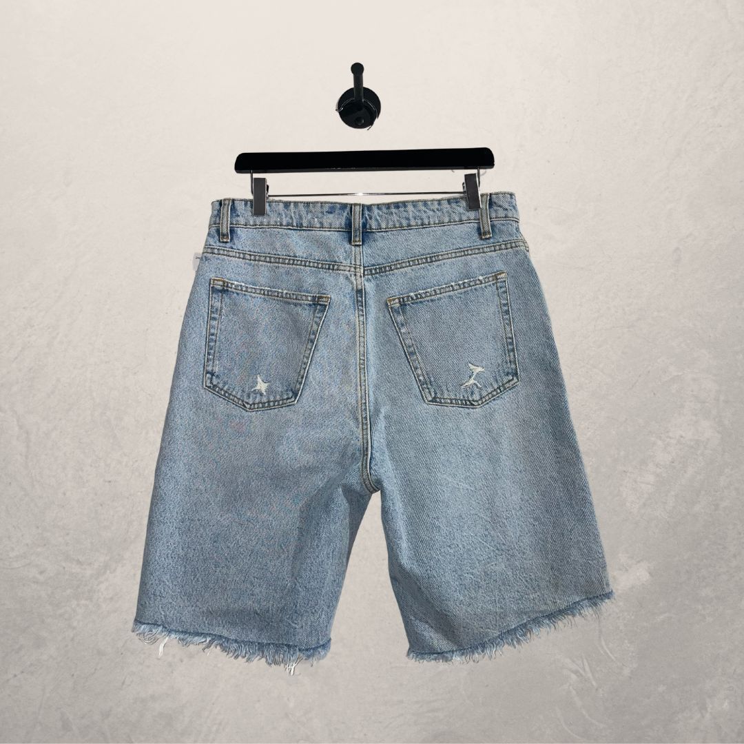 Zara lichtblauwe denim gescheurde short M
