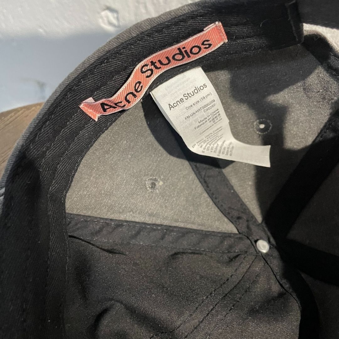 Acne Studios grijze logo pet 58