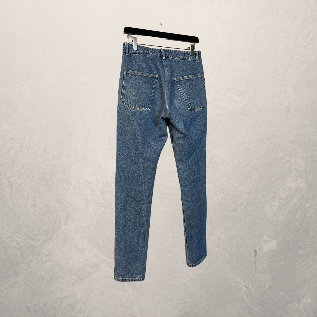Balenciaga lichtblauwe raw button straight leg denim broek maat 36