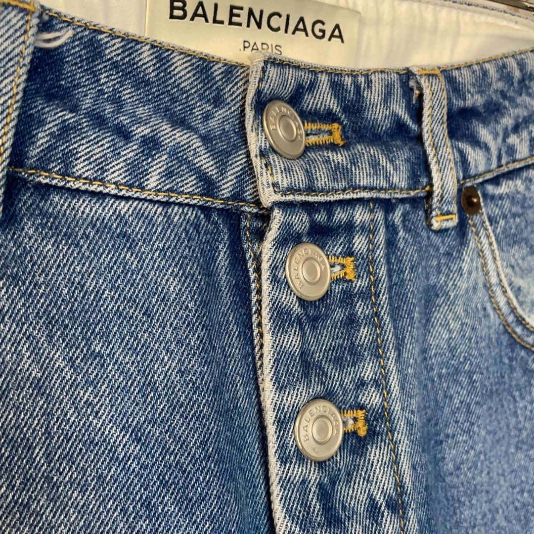 Balenciaga lichtblauwe raw button straight leg denim broek maat 36