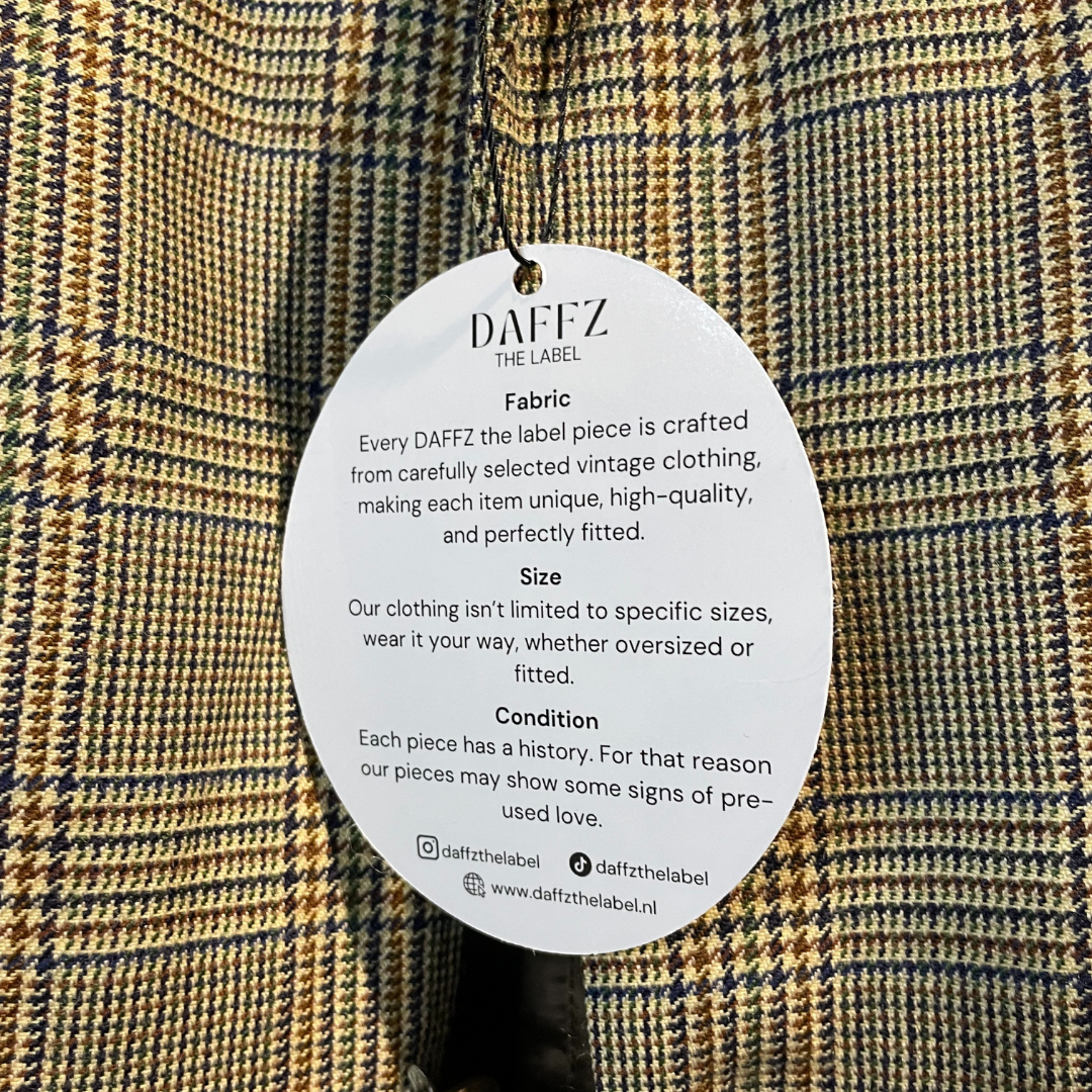 Beige tailored blazer OS - by @DAFFZTheLabel