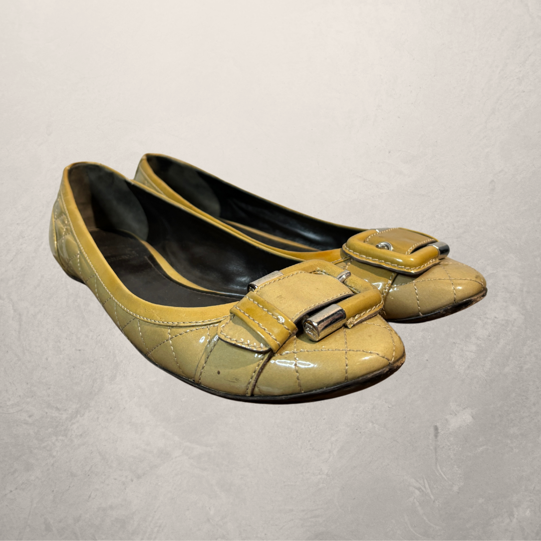 Burberry beige patent leather ballerina flats 40 (good condition)