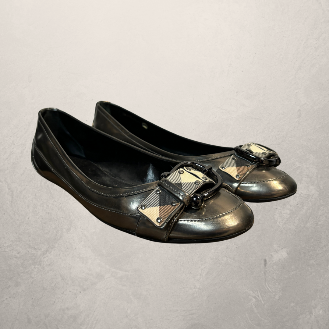 Burberry silver buckle ballerina flats 40