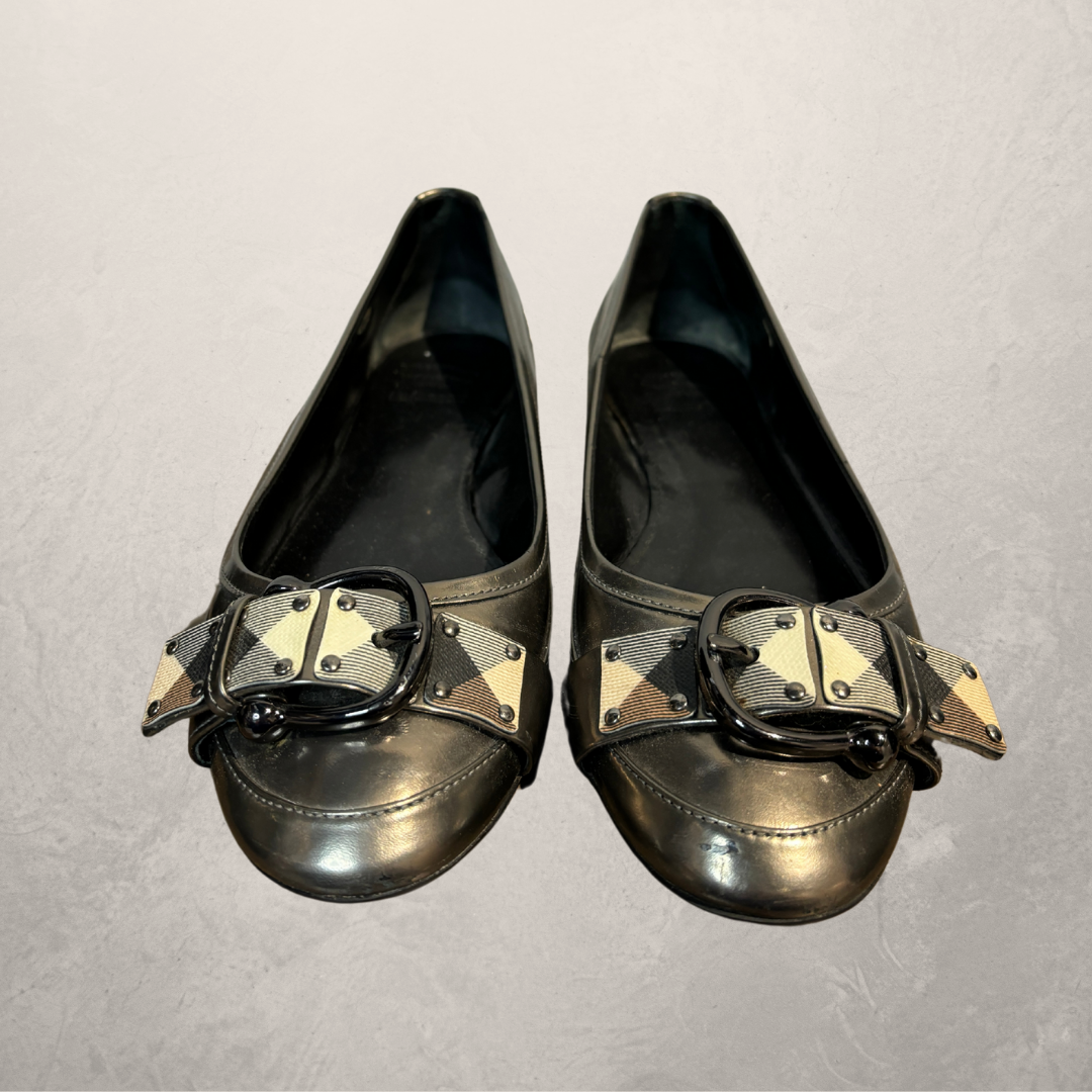 Burberry silver buckle ballerina flats 40