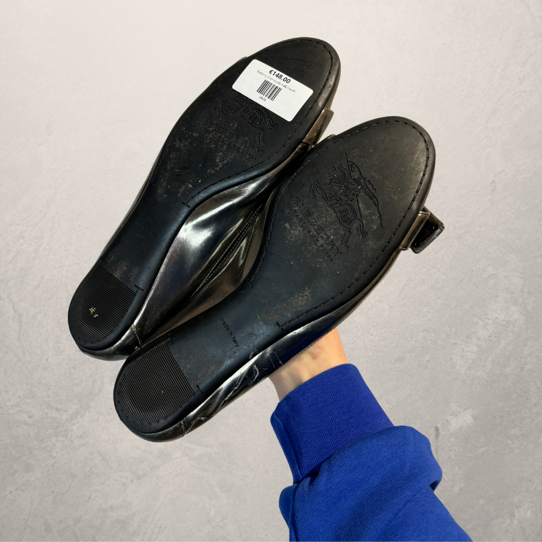 Burberry silver buckle ballerina flats 40