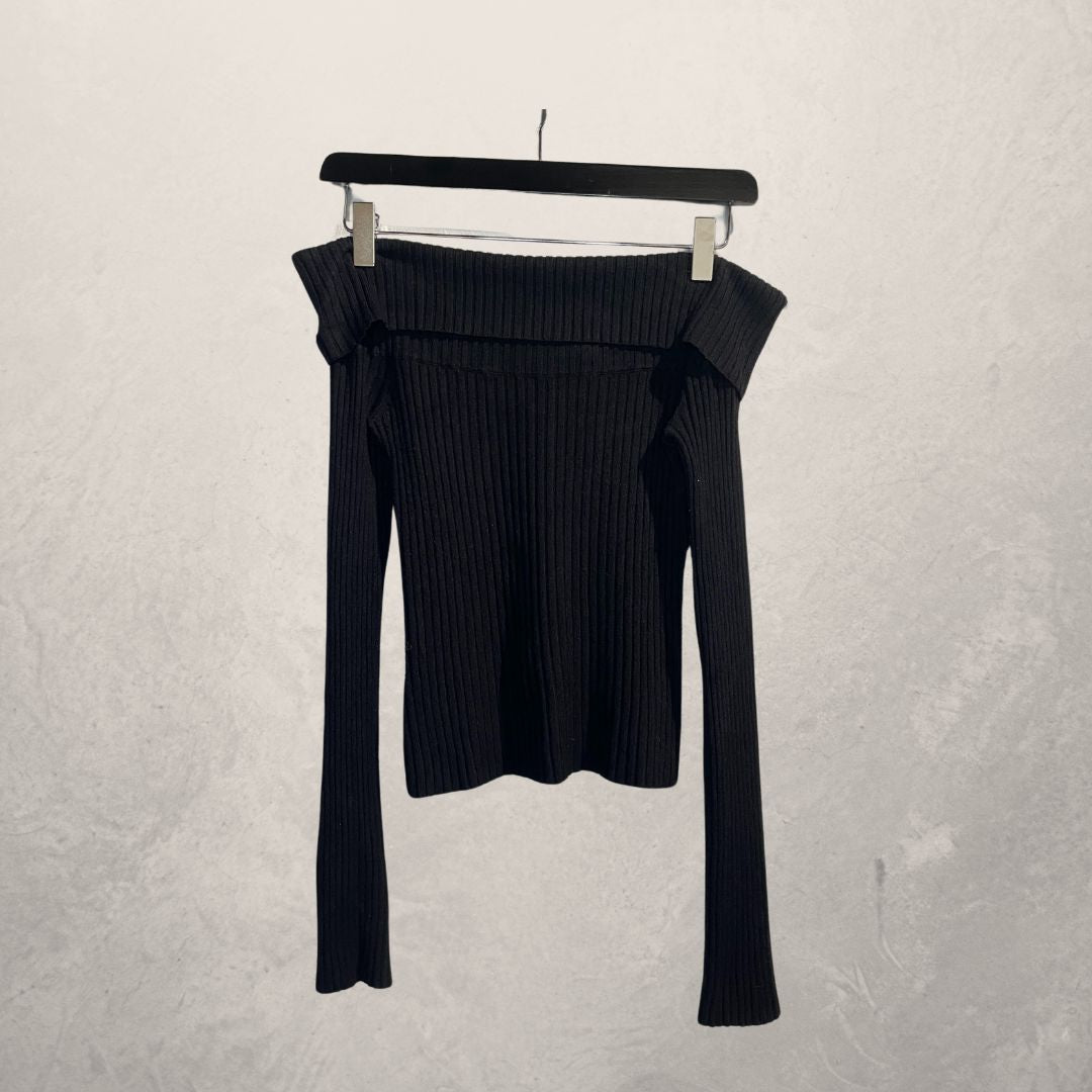 Bewerkte zwarte off-shoulder gebreide top S