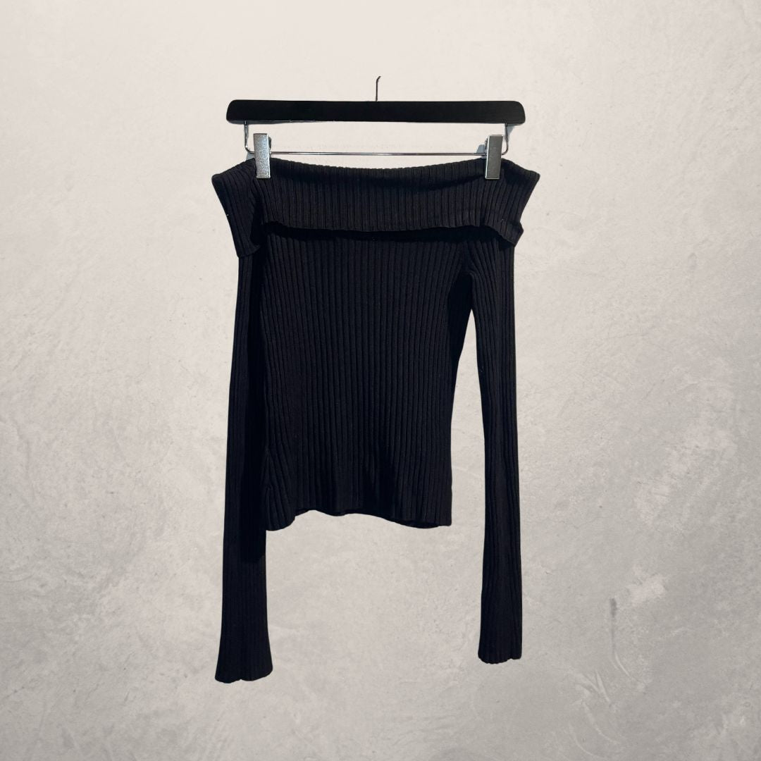 Bewerkte zwarte off-shoulder gebreide top S