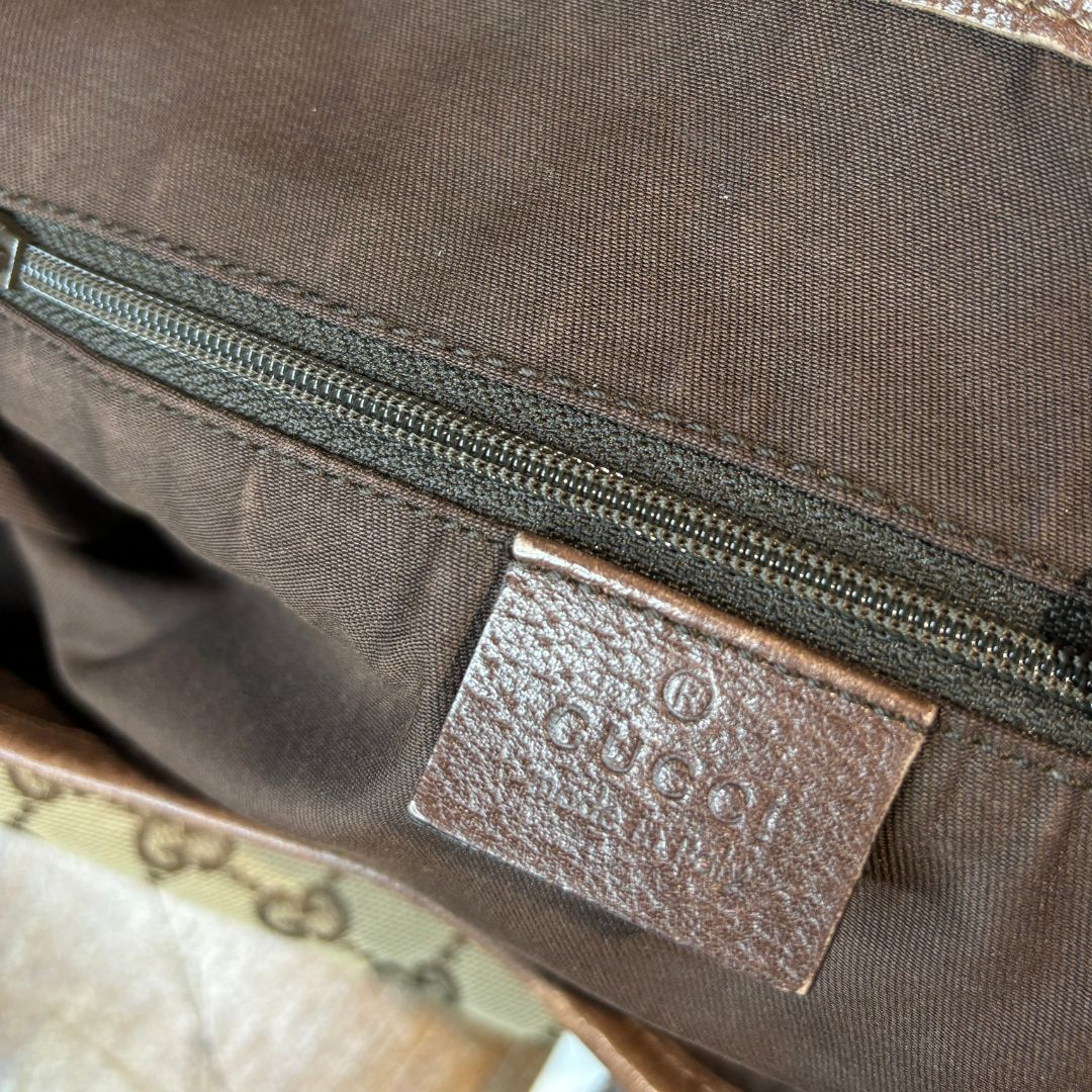 Gucci beige monogram Abbey shoulder bag - by Romae Studios