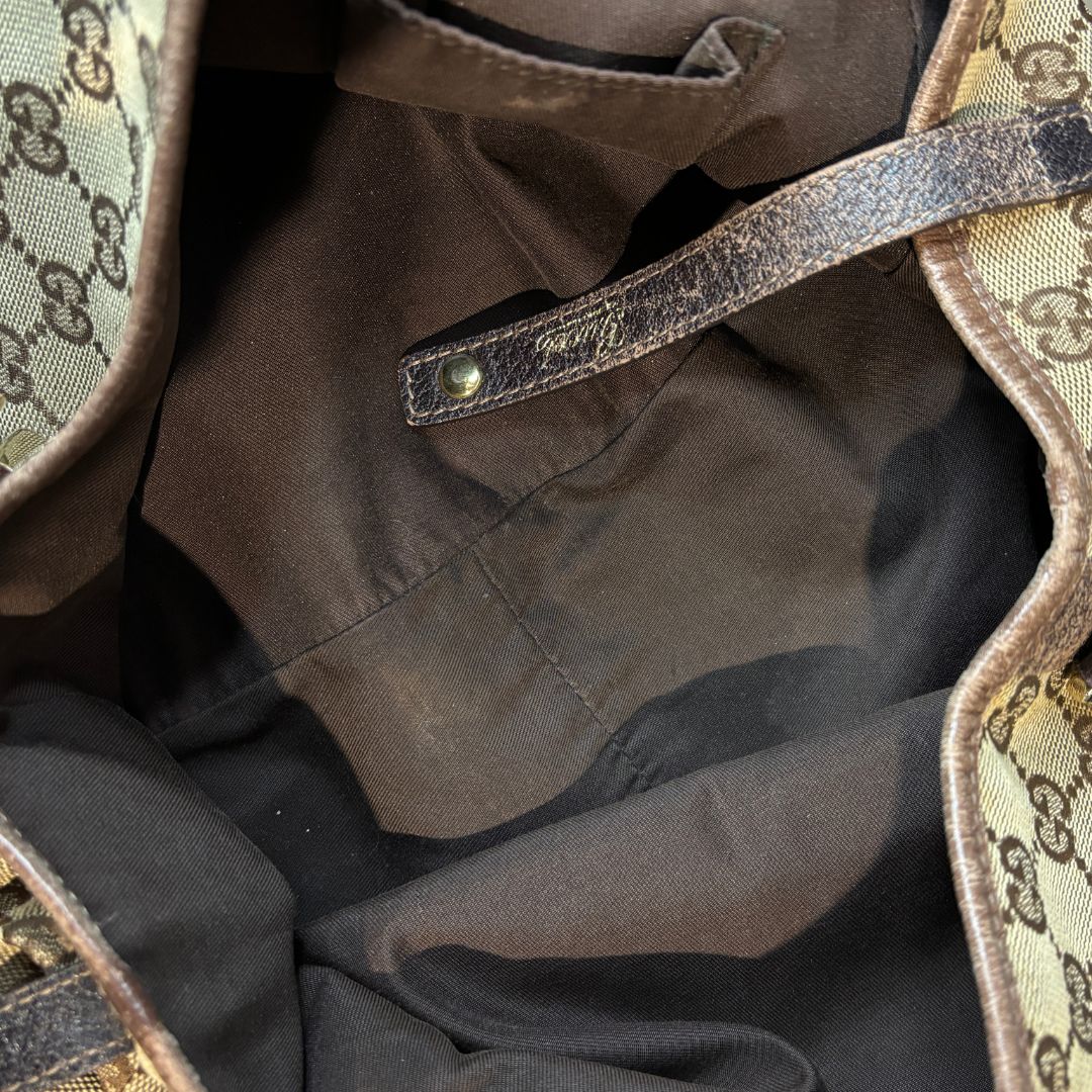 Gucci beige monogram Abbey shoulder bag - by Romae Studios
