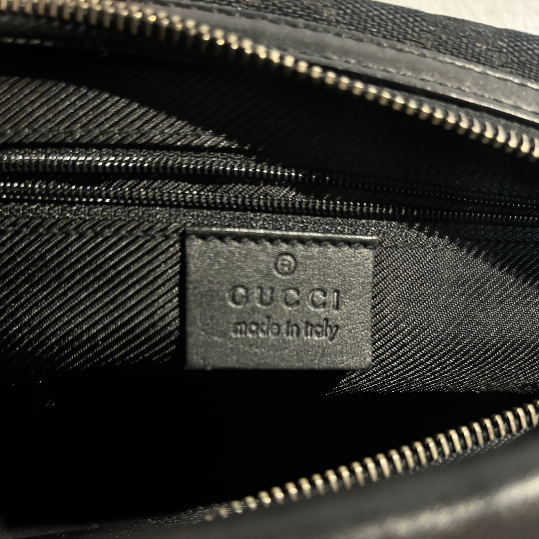Gucci zwarte monogram canvas handtas - van Romae Studios
