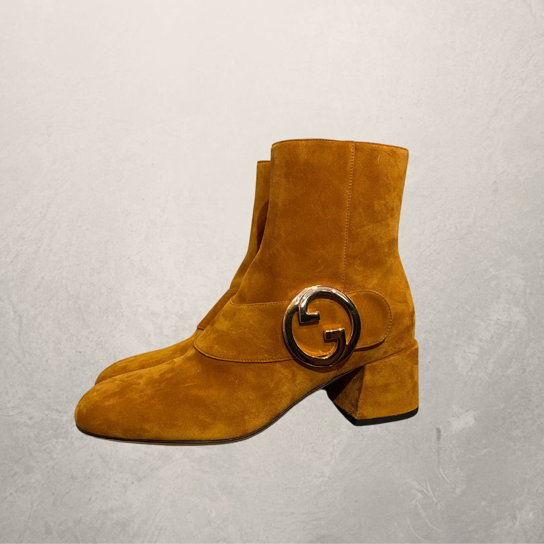 Gucci cognac & gold emblem suede boots 42