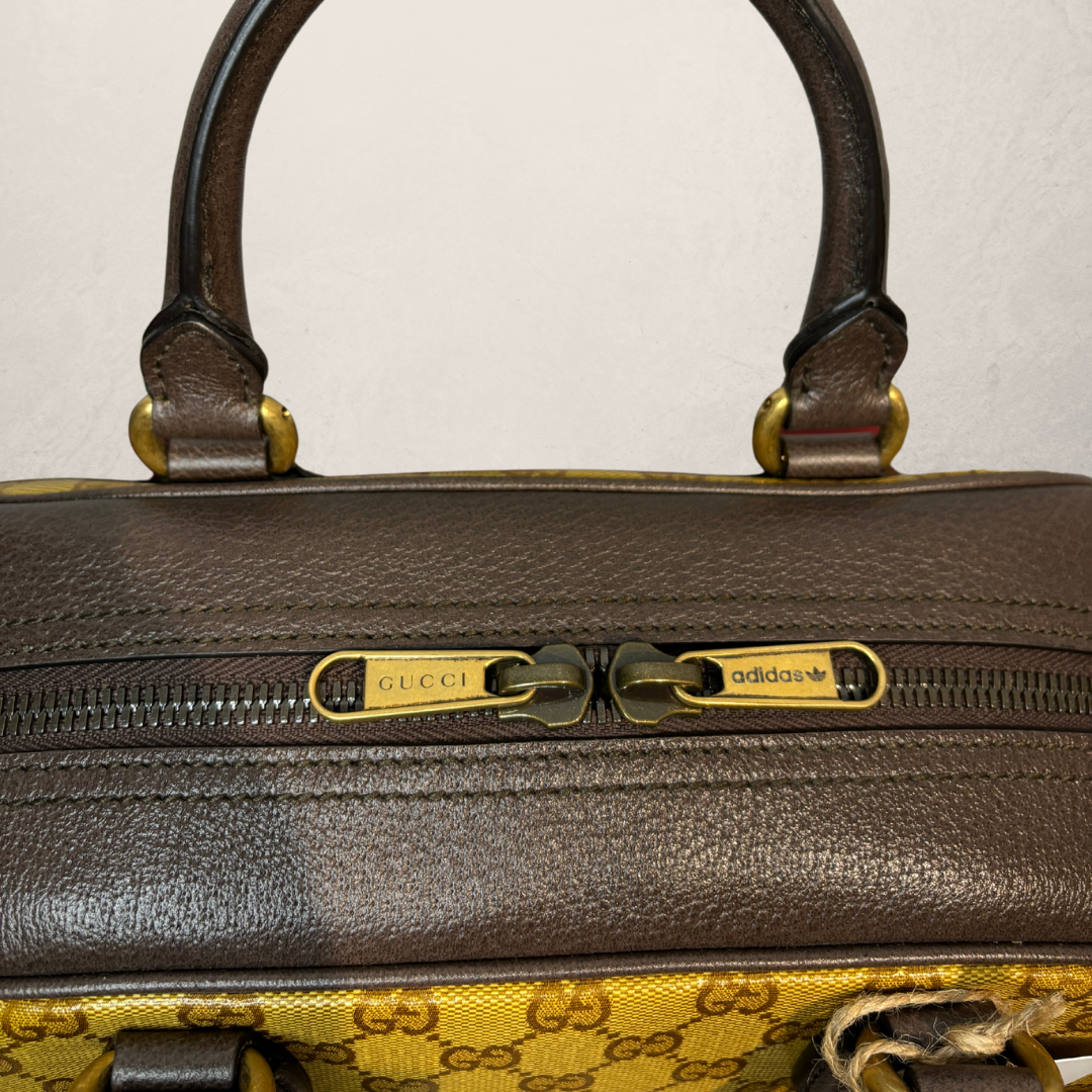 Gucci x Adidas bruine monogram handtas - door Romae Studios