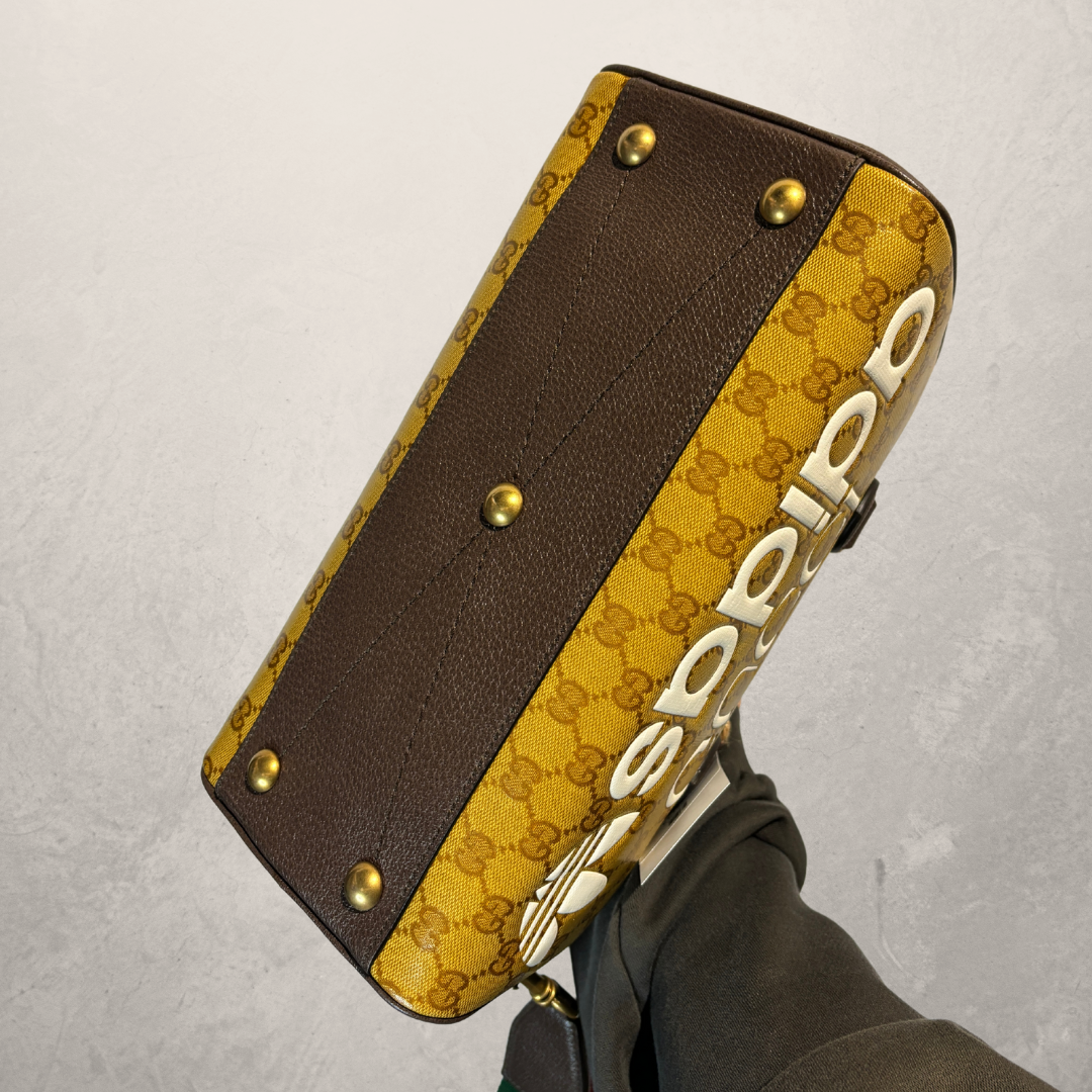 Gucci x Adidas bruine monogram handtas - door Romae Studios