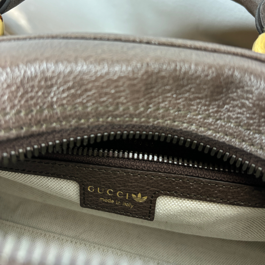 Gucci x Adidas bruine monogram handtas - door Romae Studios