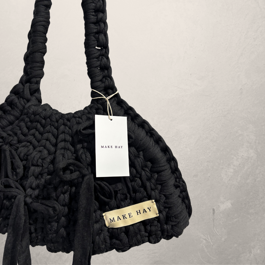 Handgemaakte zwarte gehaakte schoudertas van gerecycled katoen S- door Make Hay