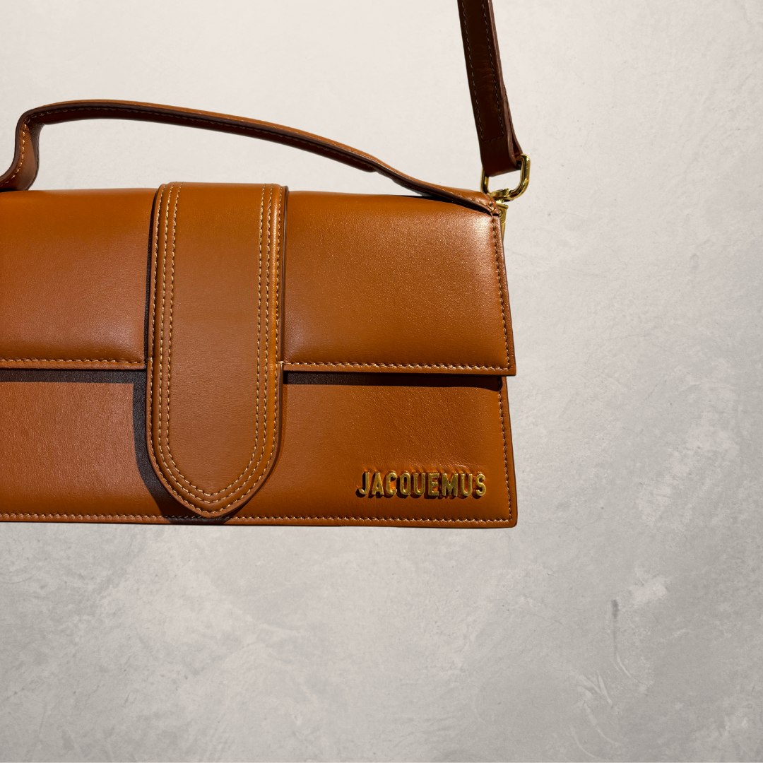 Jacquemus bruin Bambino Grand (met stofzak) - door RomaeStudios