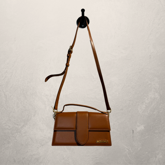 Jacquemus bruin Bambino Grand (met stofzak) - door RomaeStudios