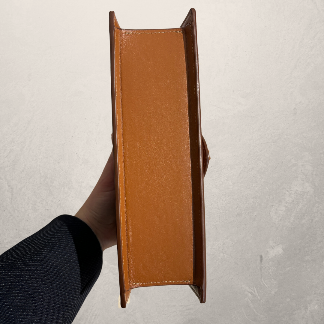 Jacquemus bruin Bambino Grand (met stofzak) - door RomaeStudios