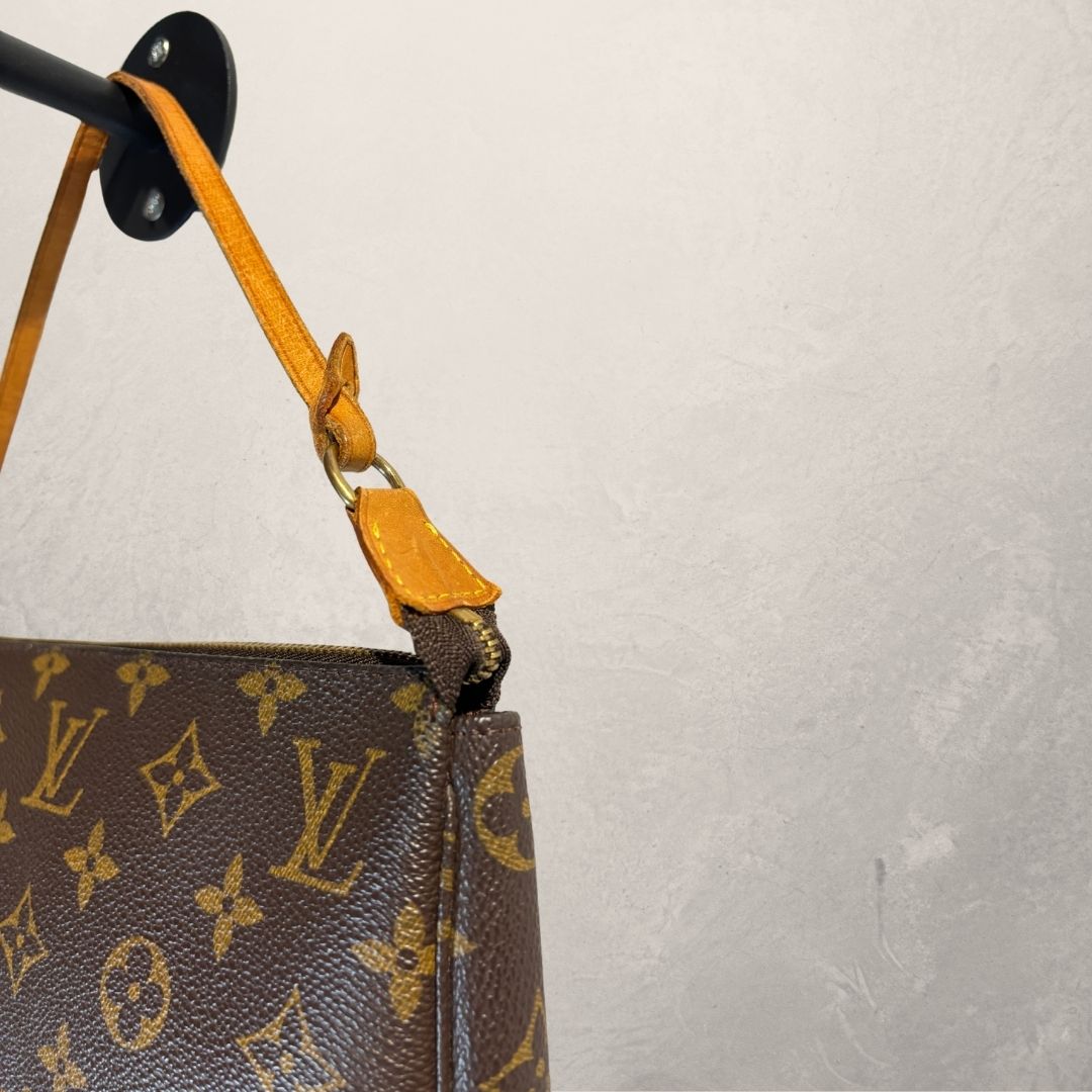 Louis Vuitton Pochette monogram bag - by Romae Studios