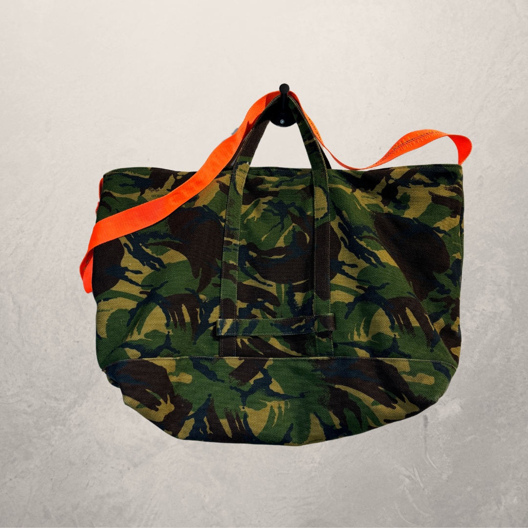 Off White camouflage tas met oranje band OS