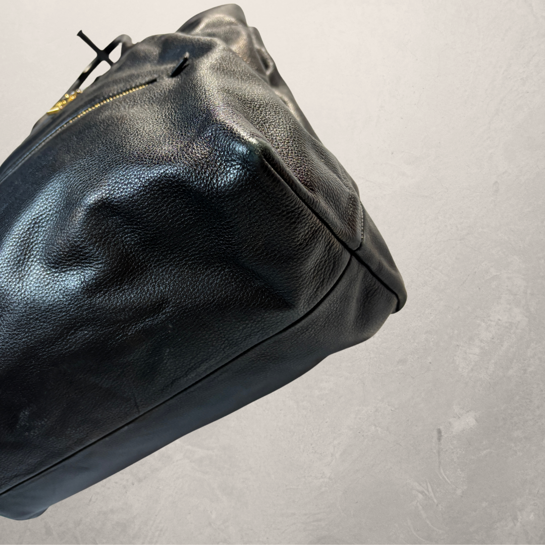 Prada zwarte leren tas met gouden hardware