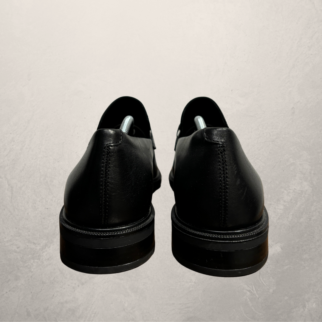 Vagabond black leather loafers 40