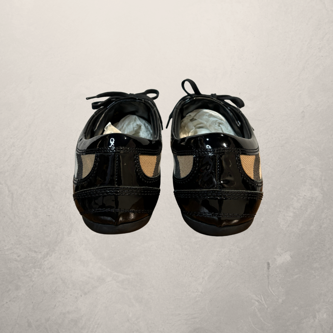 Vintage Burberry zwarte patent tartan loafer sneakers 40 - Door Selectedwithlove.nl