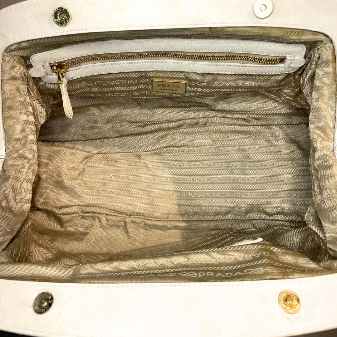 Vintage Prada witgouden schoudertas