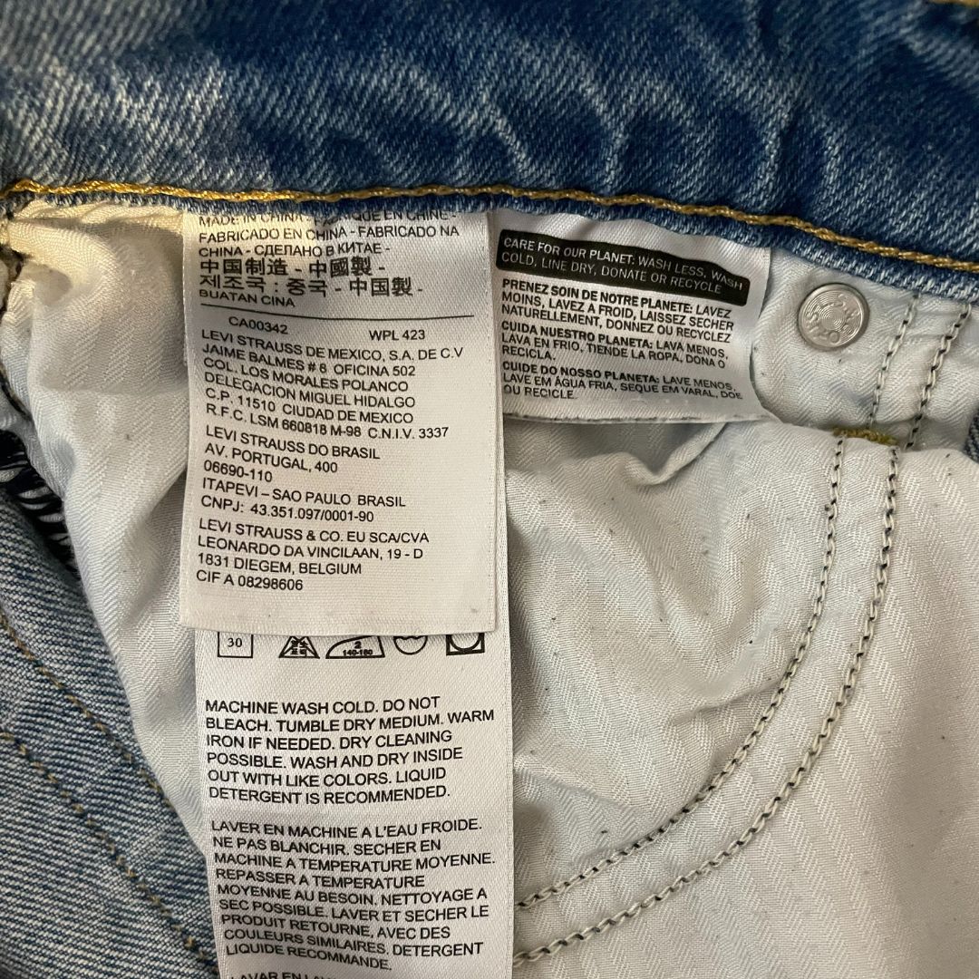 LEVIS enkellange jeans met lichtblauwe wassing en hoge taille MAAT 27