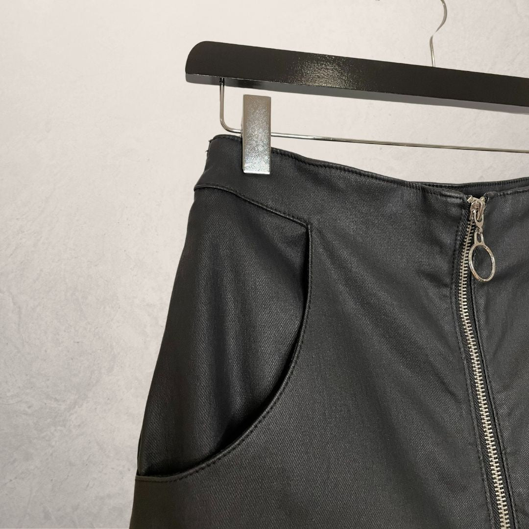 Vintage black pleather zip skirt M