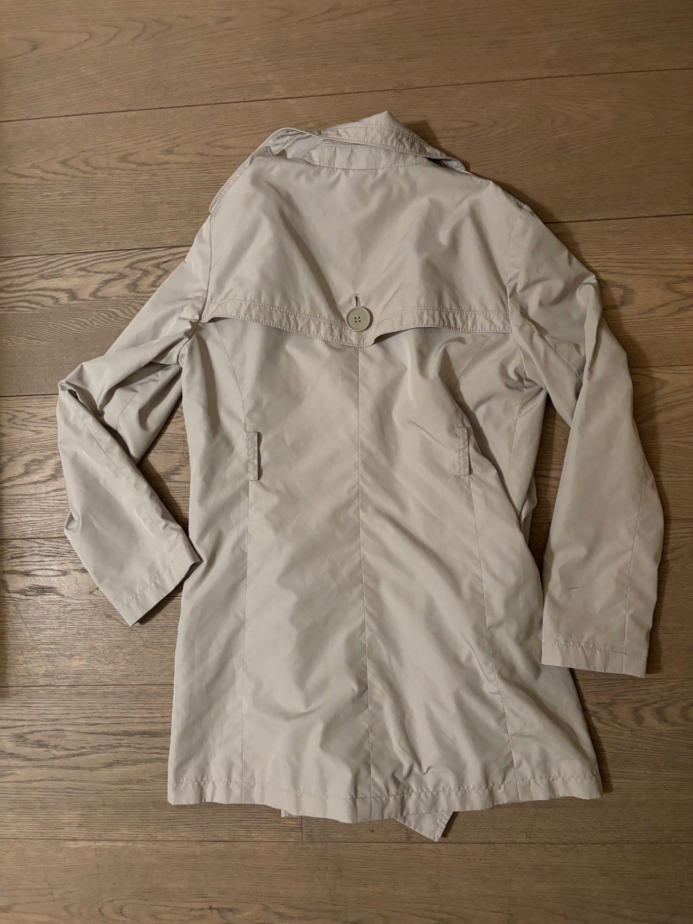 De Limited beige trenchcoat M