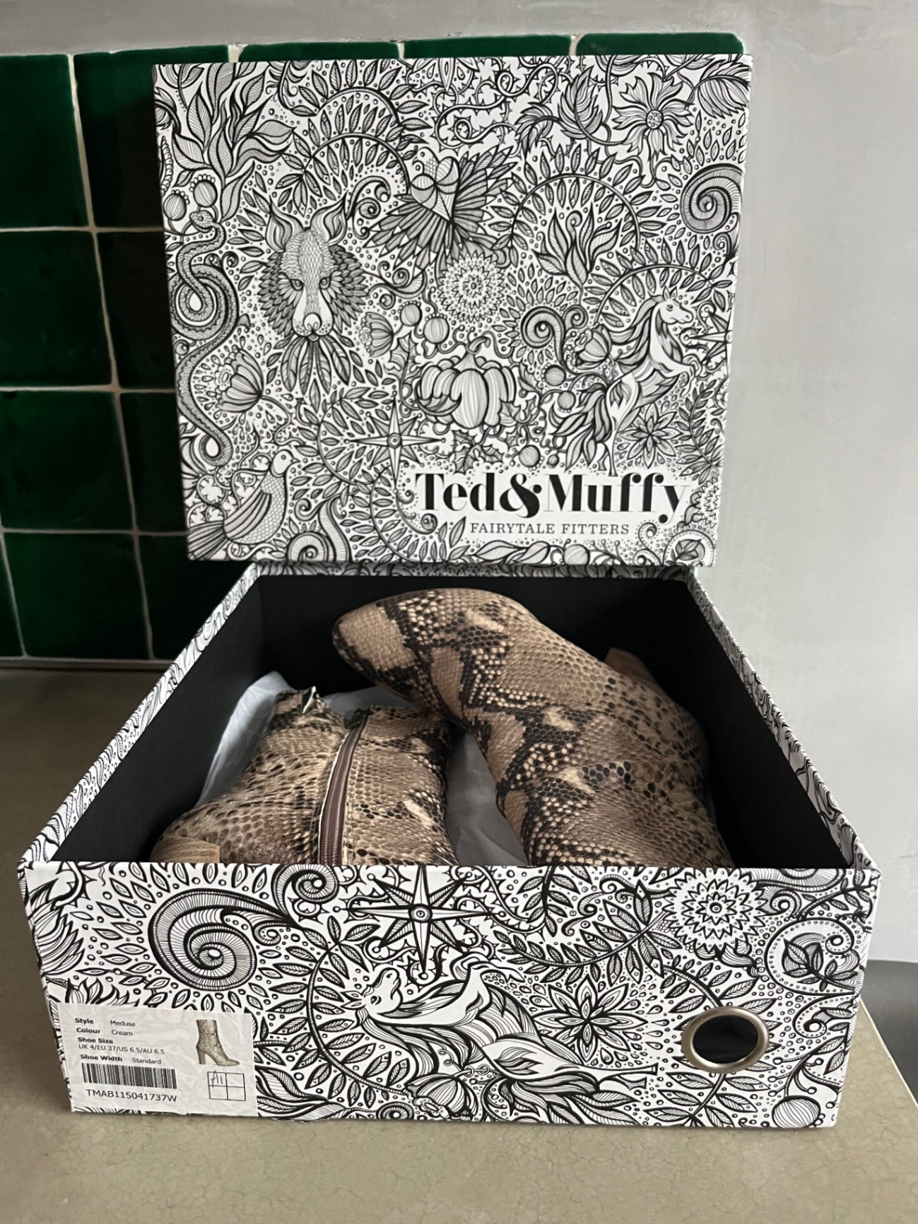 Ted & Muffy grey snake print boots 37