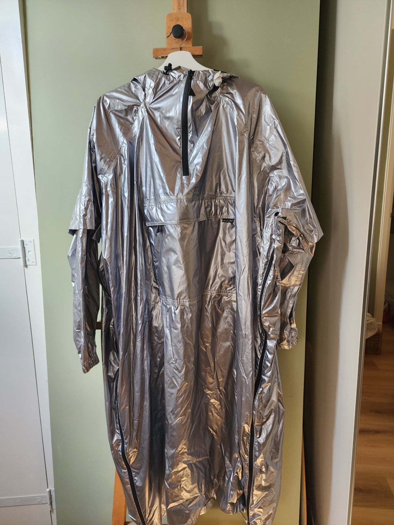 MAIUM Silver raincoat L