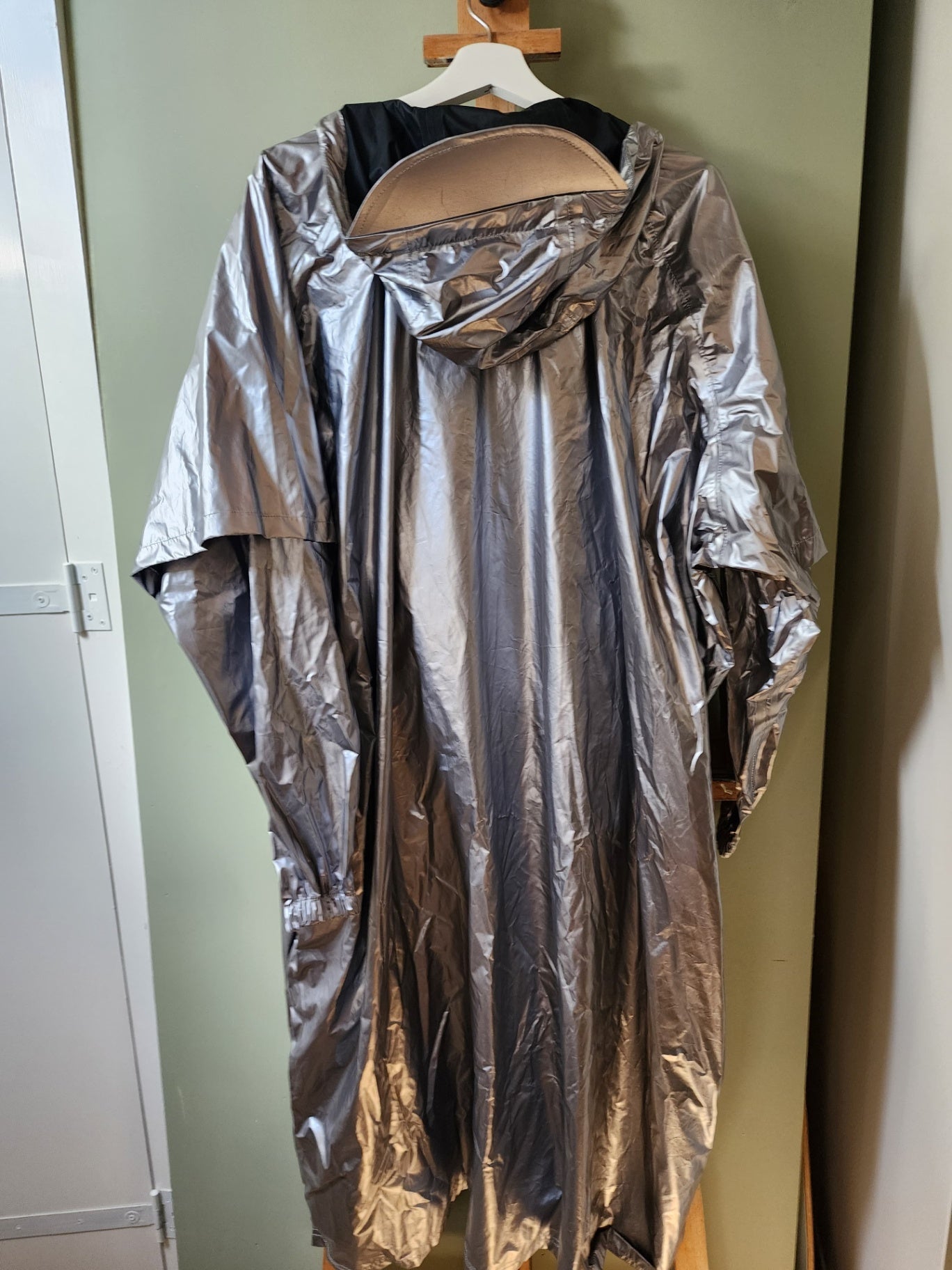MAIUM Silver raincoat L