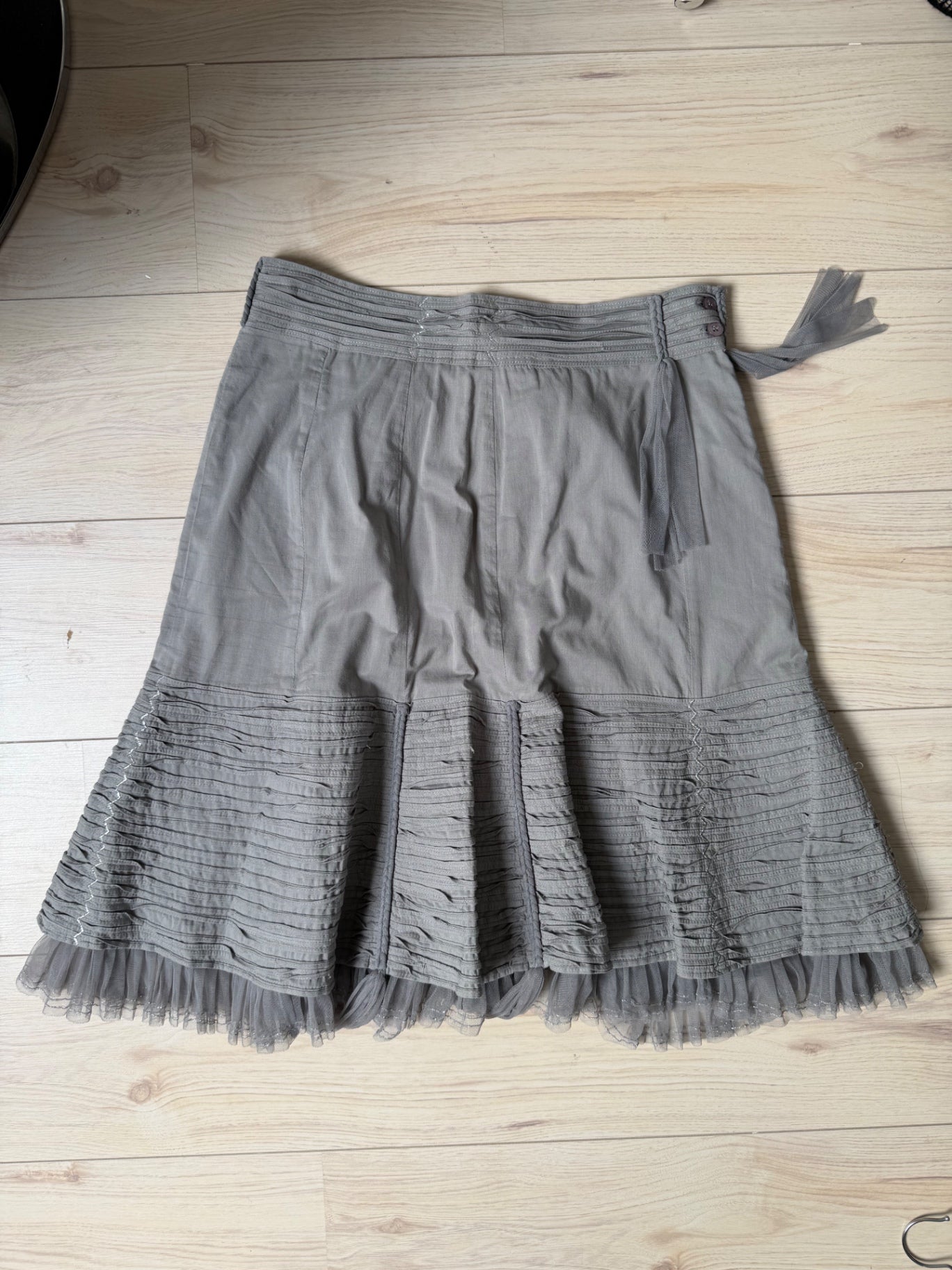 Didi Gray ruched midi skirt M