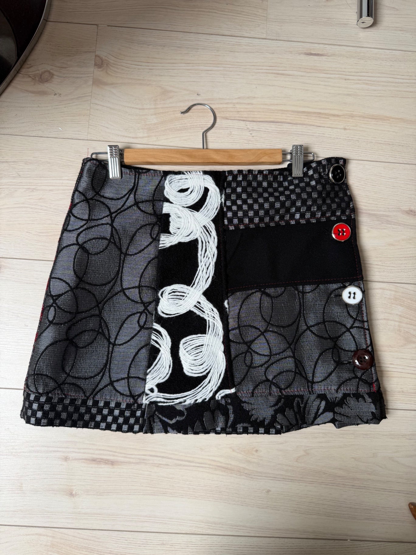 Vintage Black, Gray, White, Red mini skirt S