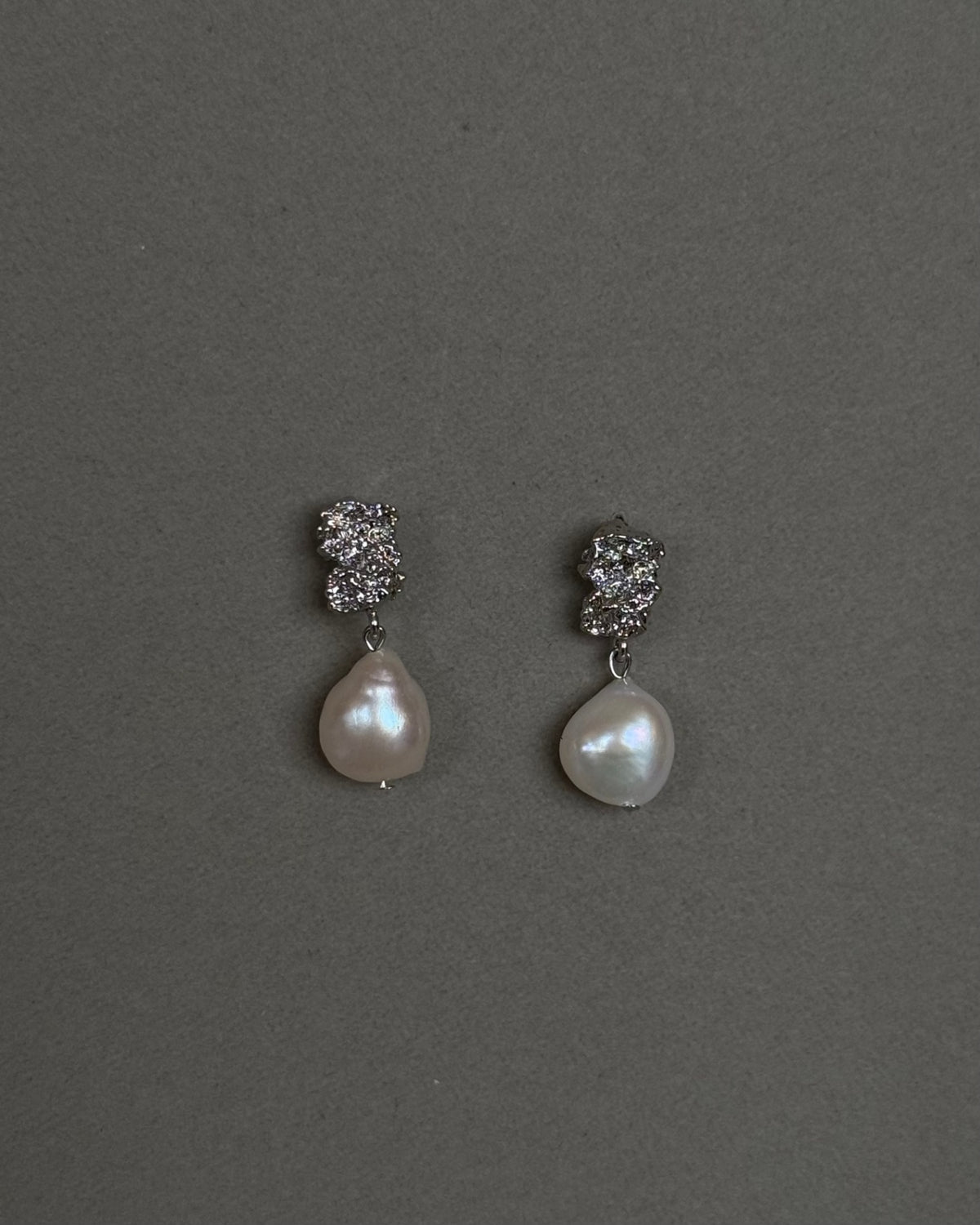 Lune Organic Shape Pearl Earring - Silver