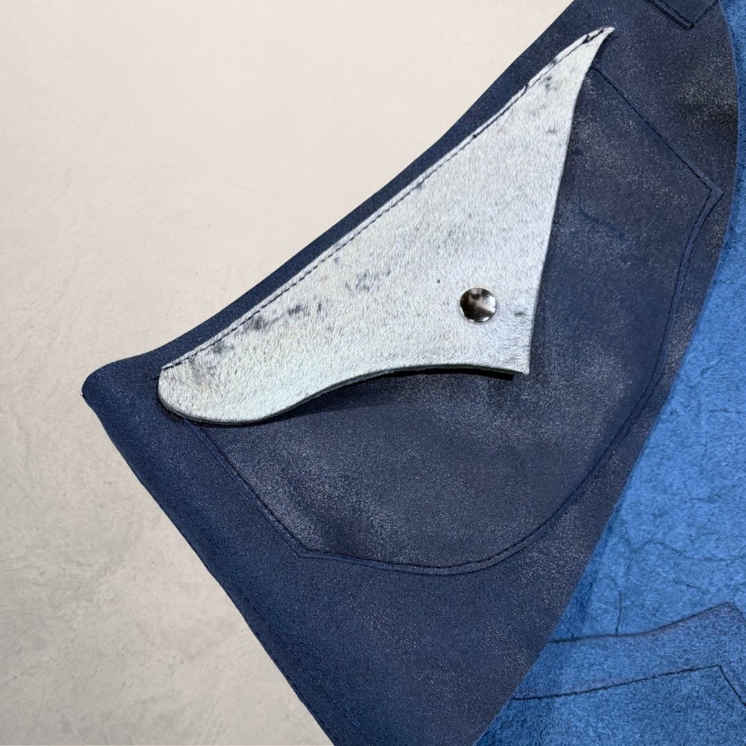 Blauw met koeienleren riem OS - door AcidAcetico