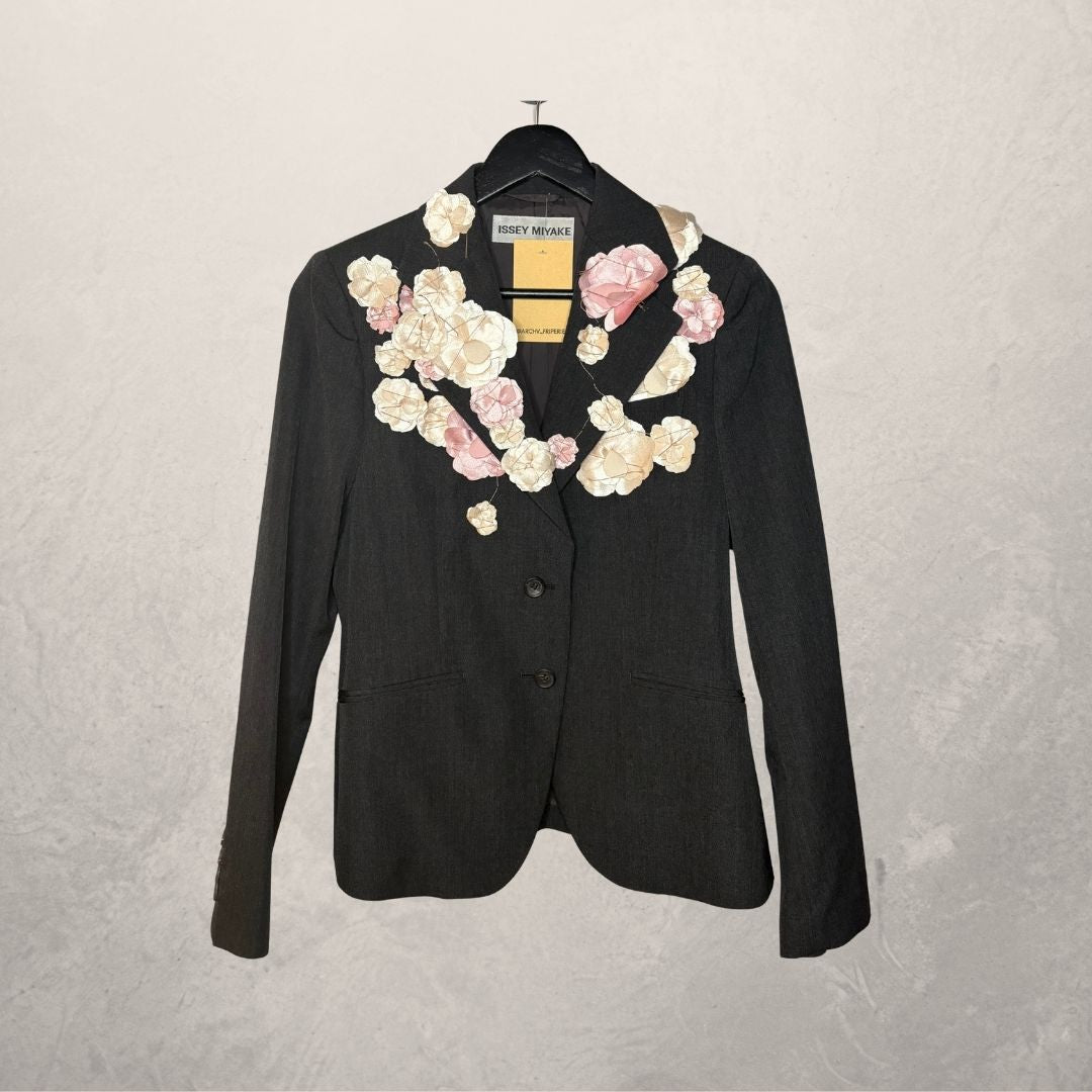 Issey Miyake	grey wool SS 2005 pink flower embroidered blazer XS
