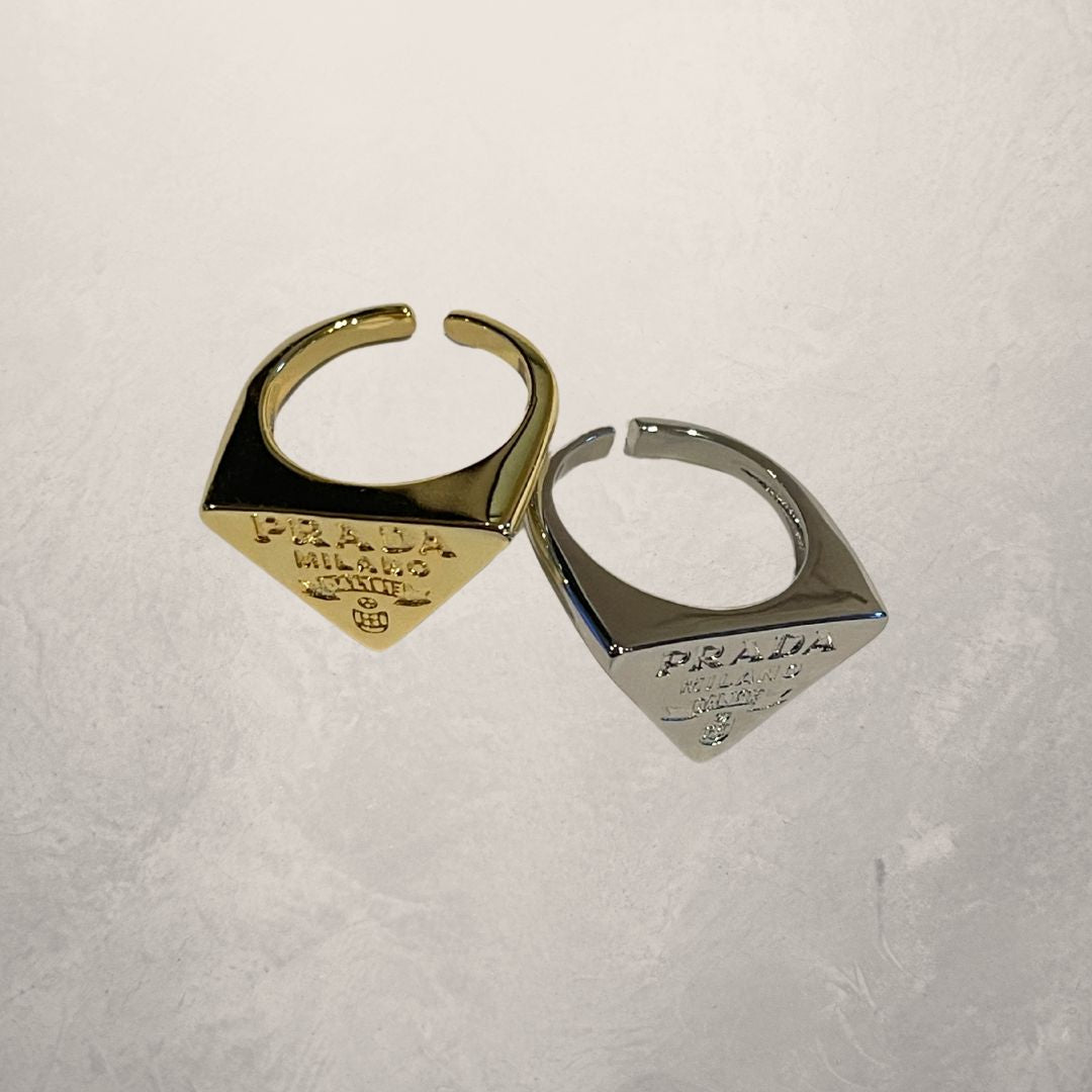 *Replica* Prada vergulde verstelbare driehoekige logo ring OS