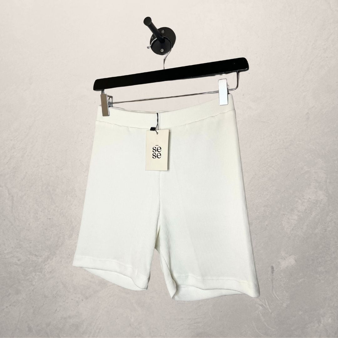 White	viscose / poly	Gina shorts	M	- by SESE