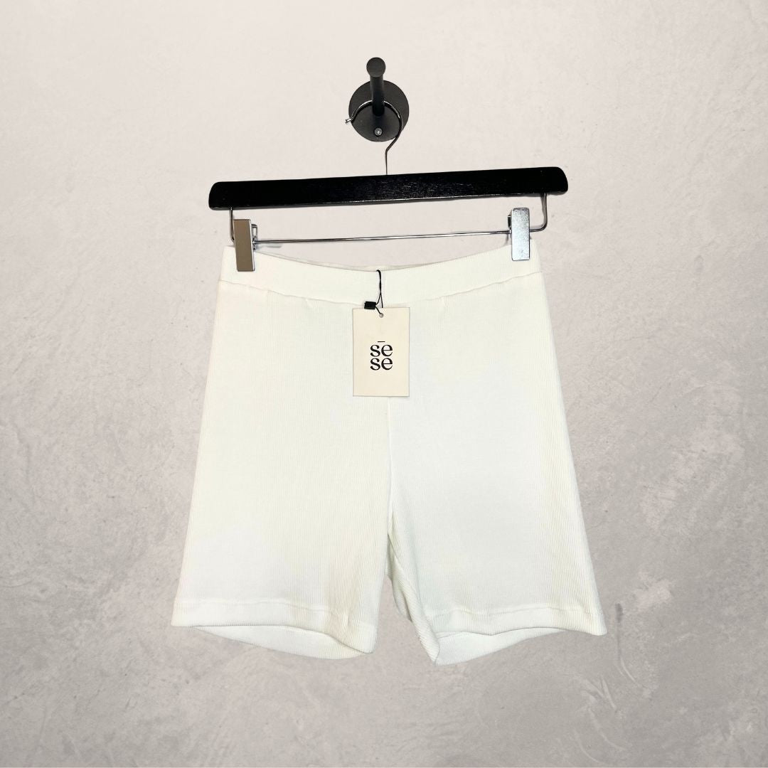 White	viscose / poly	Gina shorts	M	- by SESE