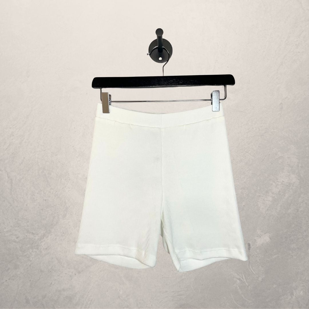 White	viscose / poly	Gina shorts	M	- by SESE