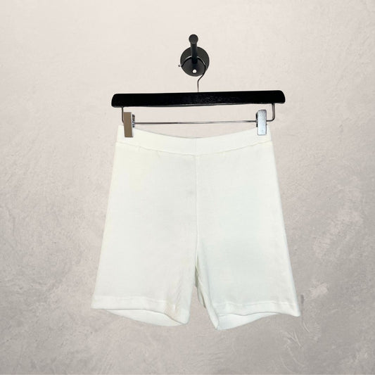 White	viscose / poly	Gina shorts	M	- by SESE